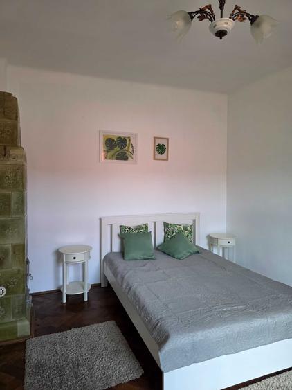 Apartament cu 2 camere semidecomandat, mobilat în Schei