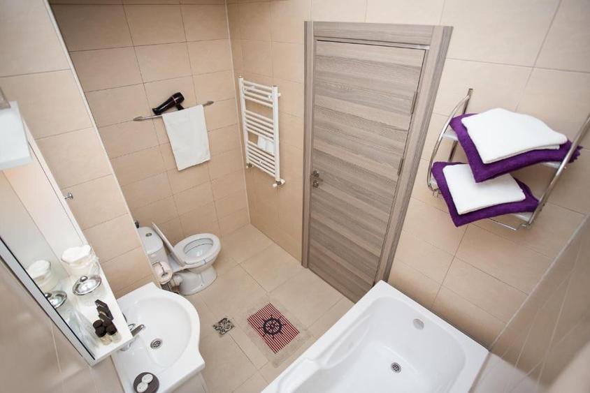 Apartament cu 2 camere decomandat, mobilat în Mamaia