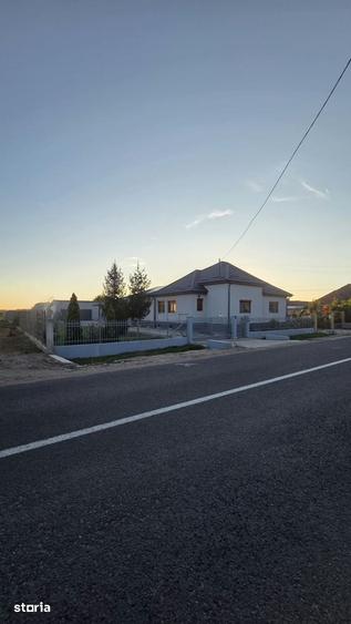 Casă cu 5 camere cu Teren 14000 Mp în Păulești