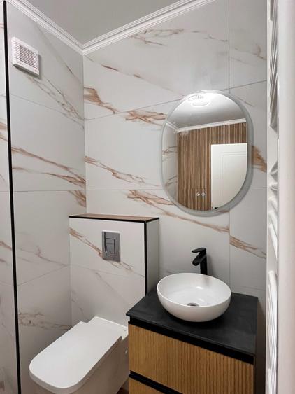 Apartament cu 3 camere decomandat în Exterior Vest