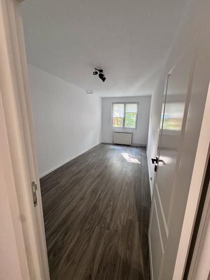 Apartament cu 4 camere decomandat în Apărătorii Patriei