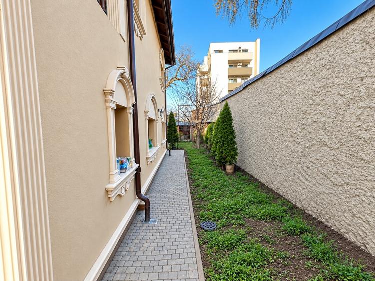 Casă individuală cu 5 camere cu Piscina în Bucureștii Noi