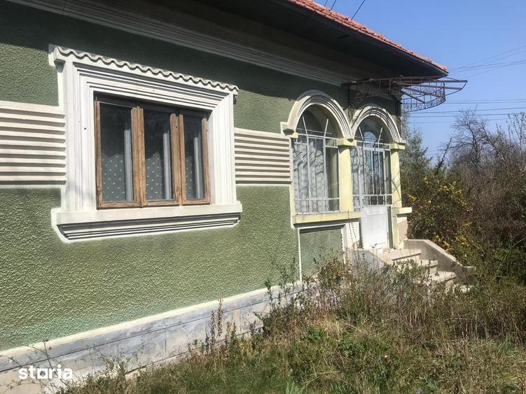 Casă cu 3 camere cu Teren 2266 Mp în Stâlpeni