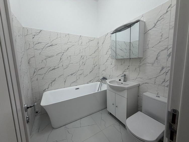 Penthouse cu 5 camere decomandat în Parcul Carol