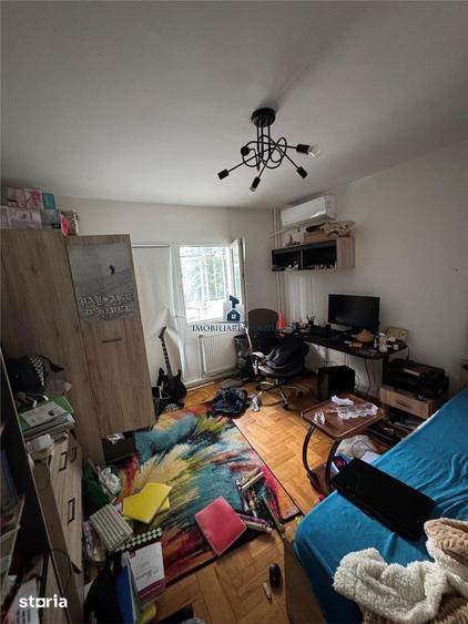 Apartament cu 4 camere decomandat în Berceni