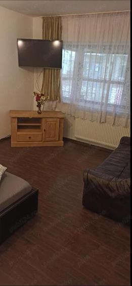 Apartament cu 3 camere decomandat în Slănic-Moldova