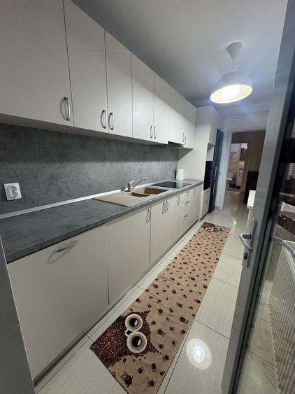 Apartament cu 3 camere decomandat în Exterior Vest