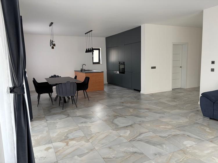 Casă cu 3 camere cu Teren 498 Mp în Exterior Vest