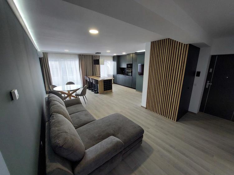 Apartament cu 4 camere decomandat în Central