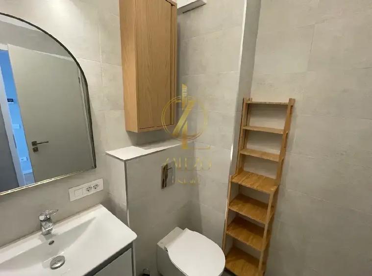 Apartament cu 3 camere semidecomandat, mobilat în Take Ionescu