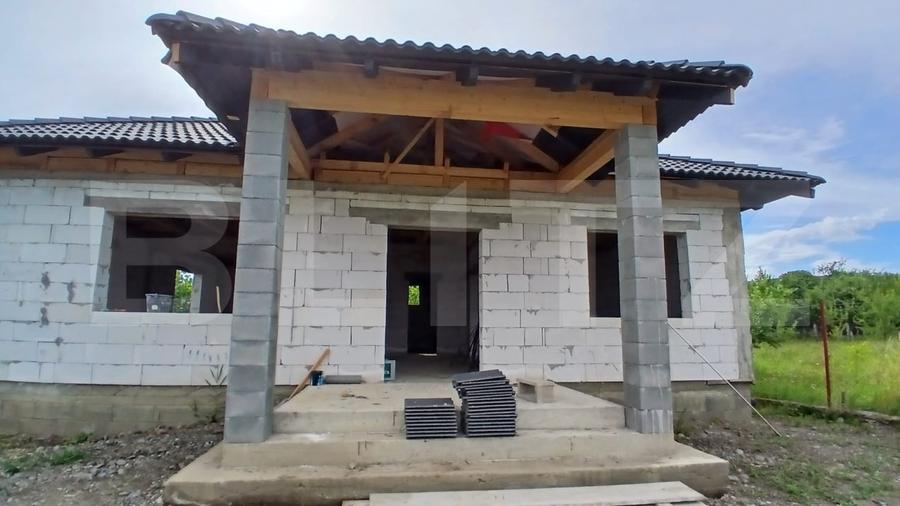 Casă individuală cu 3 camere cu Canalizare în Suseni
