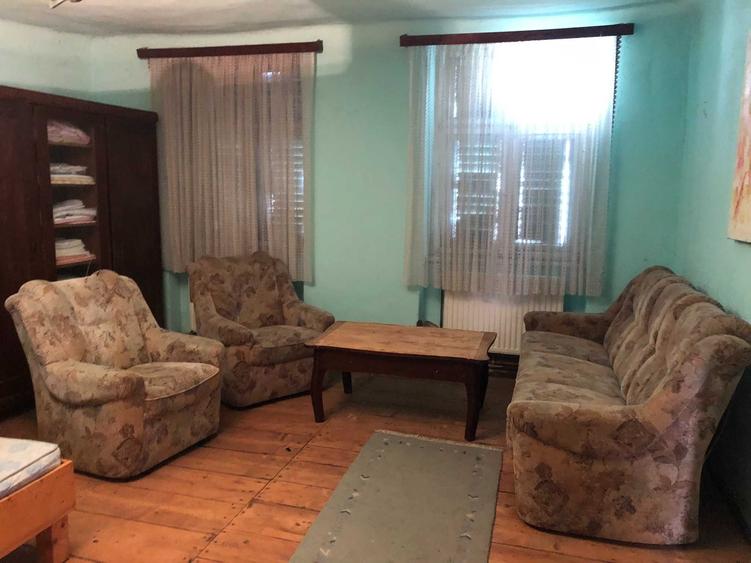 Casă cu 4 camere cu Teren 1425 Mp în Central