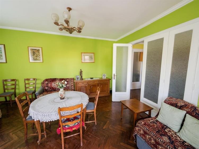 Apartament cu 4 camere decomandat în Cantemir