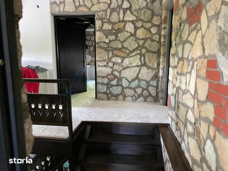Casă cu 4 camere cu Teren 2882 Mp în Central