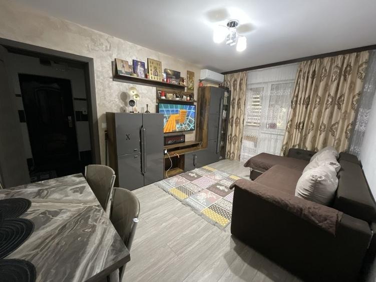 Apartament cu 3 camere semidecomandat în Ceardac