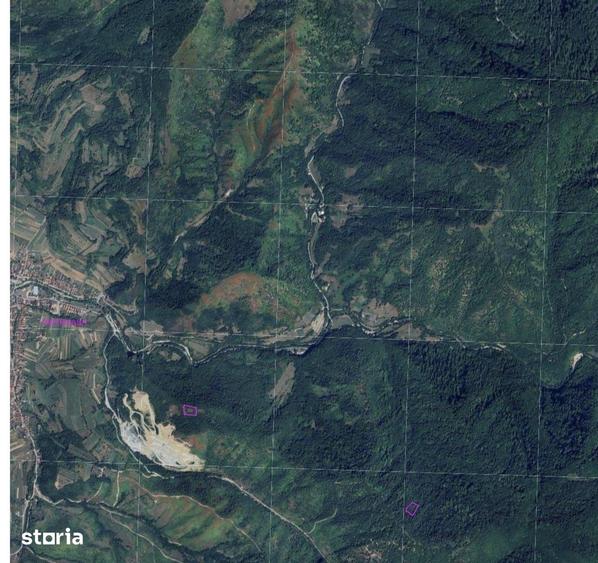 Teren de 3300 mp, în Pietroasa