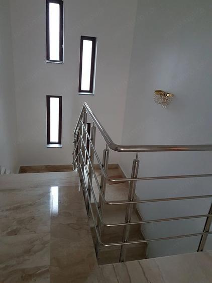 Casă cu 5 camere cu Teren 480 Mp în Exterior Vest