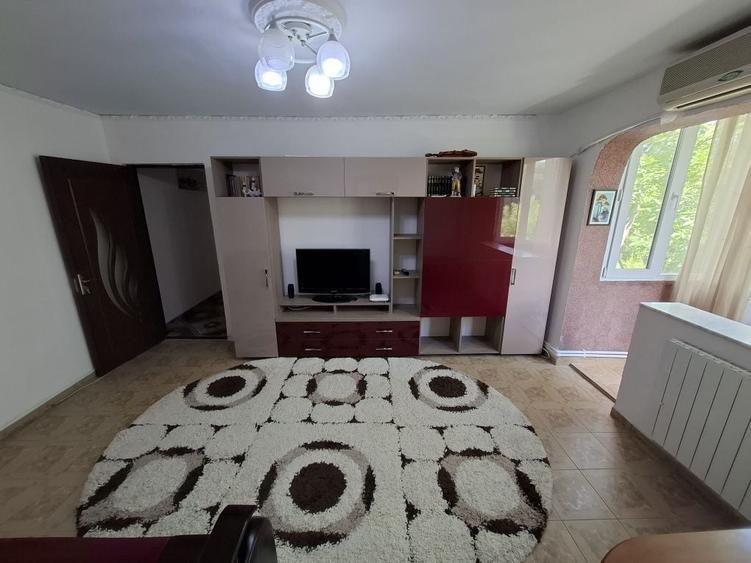 Apartament cu 3 camere semidecomandat în Central