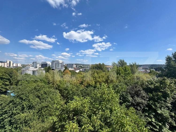 Garsonieră decomandată în Central