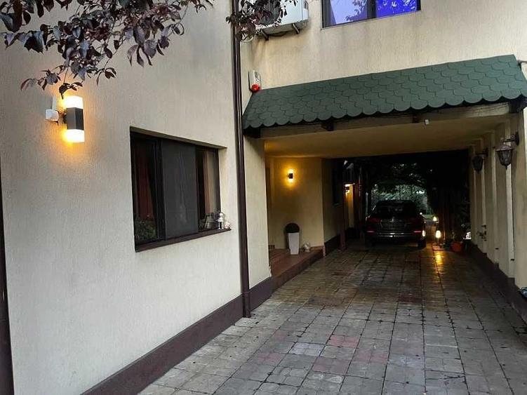Casă cu 4 camere în Central
