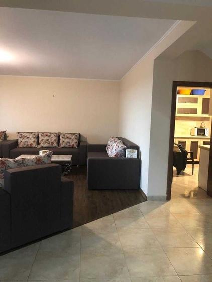 Casă cu 4 camere în Surlari