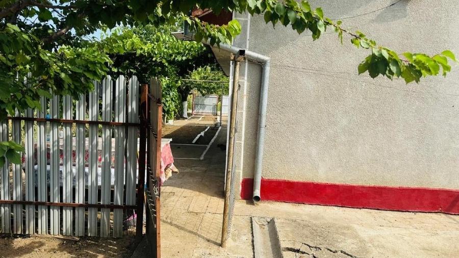 Casă individuală cu 3 camere cu Teren 500 Mp în Fetești-Gară