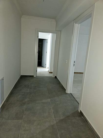 Apartament cu 3 camere decomandat în Energia