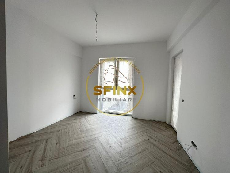 Apartament cu 12 camere decomandat în Decebal