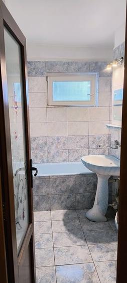 Apartament cu 3 camere decomandat, mobilat în Casa de Cultură
