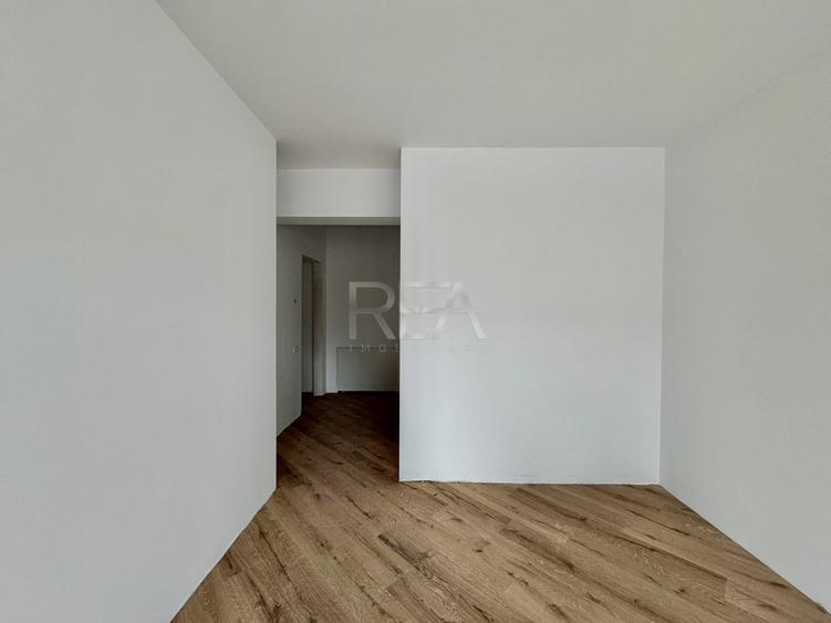 Apartament cu 3 camere semidecomandat în Matei Voievod