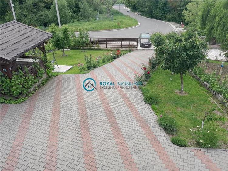 Casă individuală cu 5 camere cu Canalizare în Chițorani
