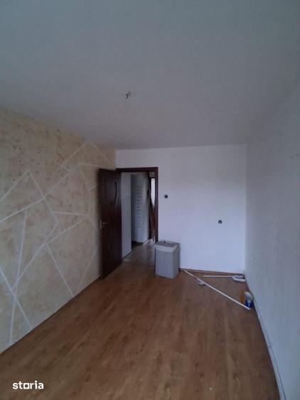 Apartament cu 4 camere semidecomandat în Ferentari