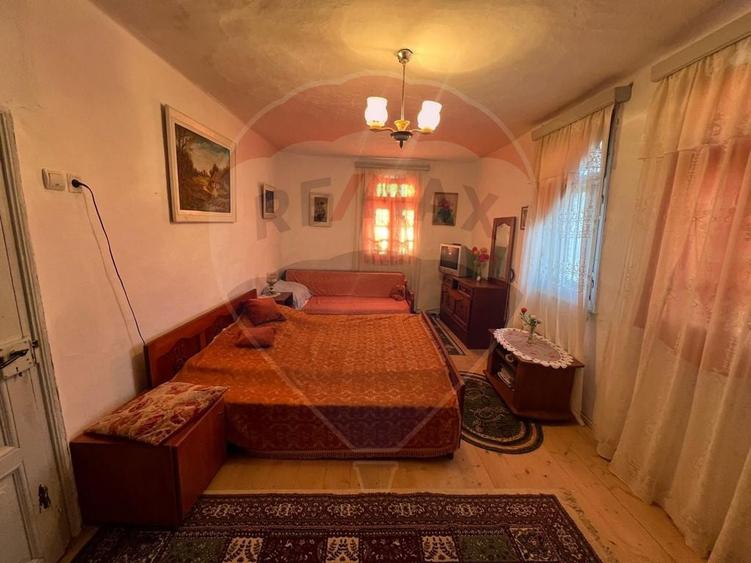 Casă cu 4 camere cu Teren 1000 Mp în Mihălceni