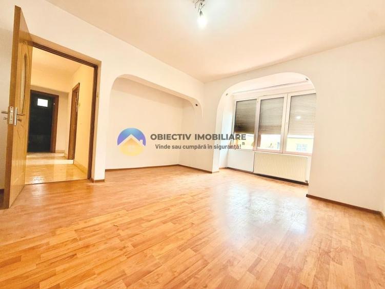 Apartament cu 3 camere decomandat în Precista