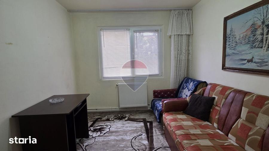 Apartament cu 3 camere semidecomandat în Central