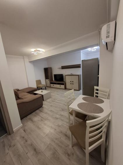 Apartament cu 2 camere decomandat în Calea Moldovei
