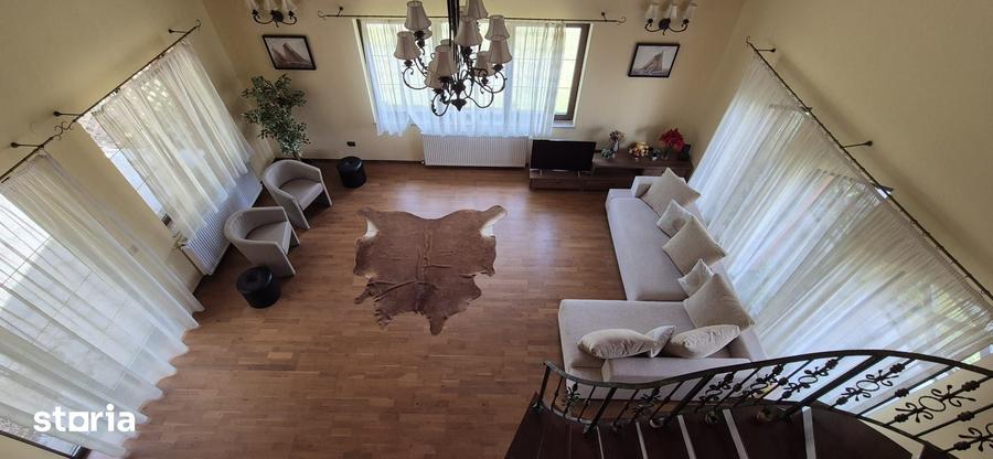 Casă cu 5 camere cu Teren 1344 Mp în Păsăreni