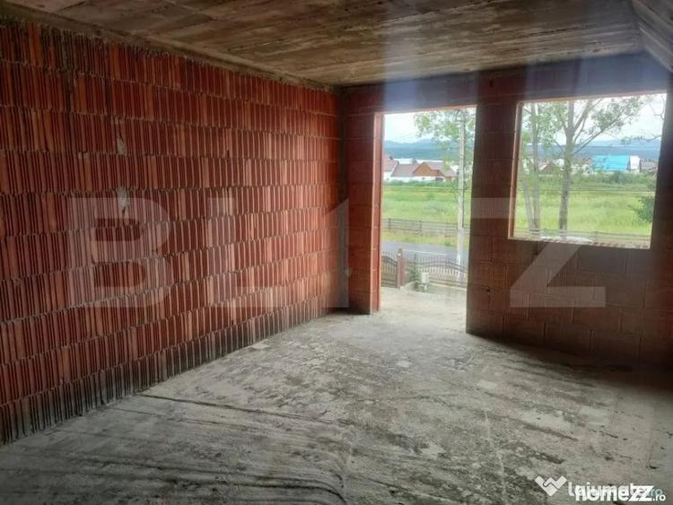 Casă cu 7 camere cu Teren 770 Mp în Marginea