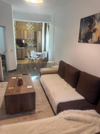 Apartament cu 2 camere decomandat în Exterior Est