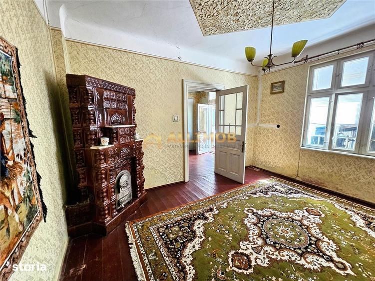Casă cu 4 camere semidecomandat cu Teren 274 Mp în Central