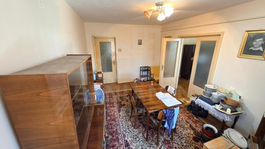 Apartament cu 3 camere decomandat în Valea Rosie