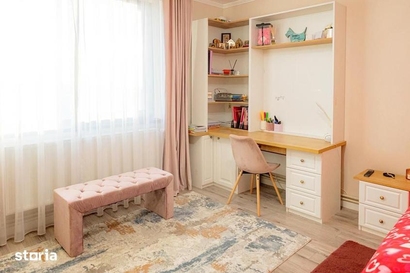 Casă cu 9 camere cu Teren 6600 Mp în Sânmartin