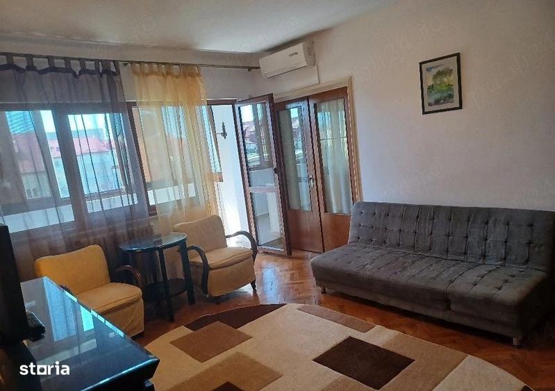Apartament cu 3 camere semidecomandat în Calea Călărașilor