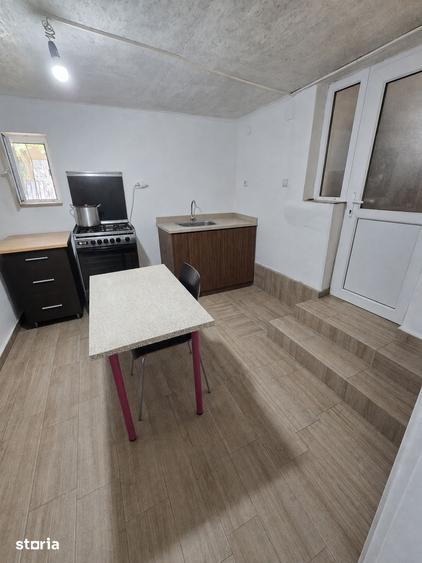 Casă cu 4 camere cu Teren 1000 Mp în Perieți