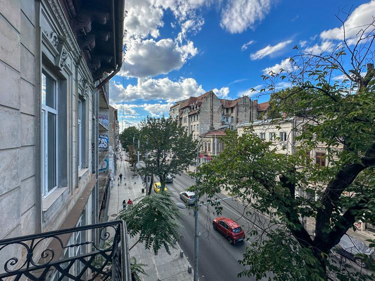Apartament cu 4 camere semidecomandat în Kogălniceanu
