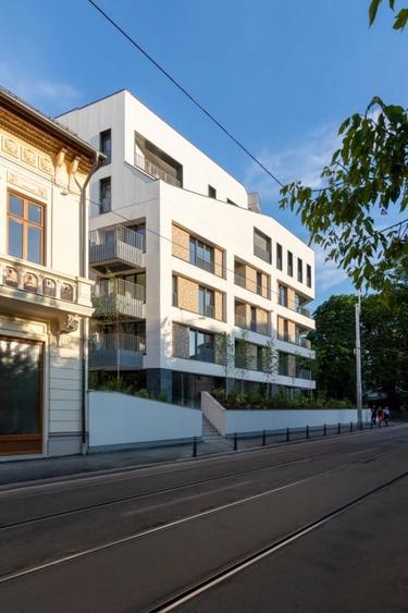 Apartament cu 2 camere decomandat, mobilat în P-ța Rosetti