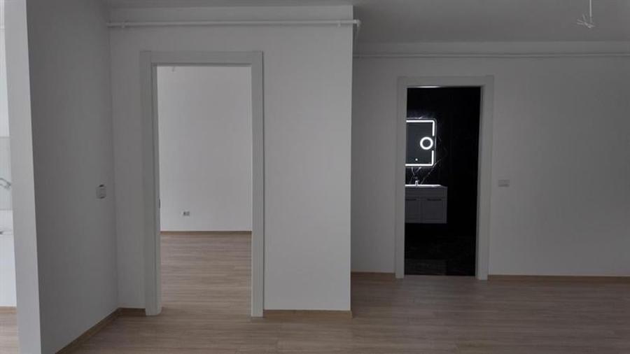 Apartament cu 2 camere decomandat în Sud