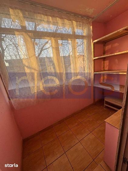 Apartament cu 3 camere semidecomandat în Ozana