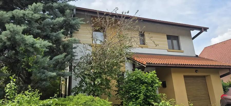 Casă cu 5 camere cu Canalizare în Corbeanca