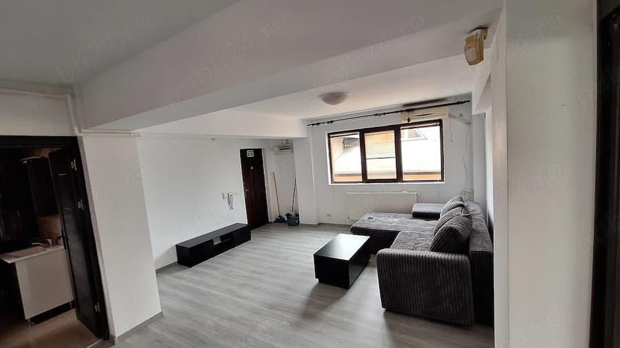 Apartament cu 3 camere semidecomandat în Obor
